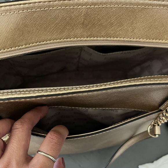 🚫 SOLD 🚫 Michael Kors Gold Purse - Picture 2 of 6